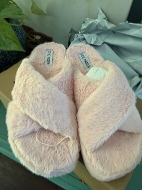 Steve Madden Blush Pink Faux-Fur Crossband Slippers